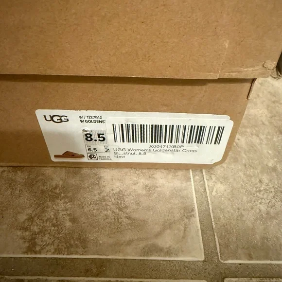 UGG Brown Goldenstar Platform Sandals - Picture 9 of 10